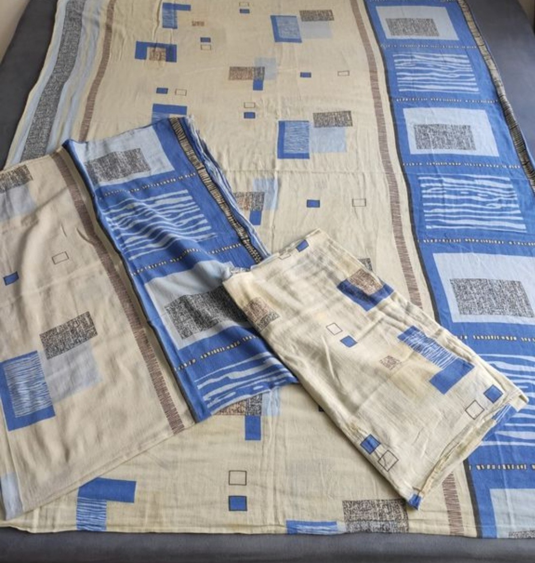 Sada povlečení na jednolůžko s prostěradlem.