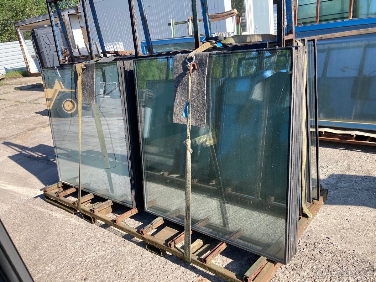 Okna, výlohy, okenní skla