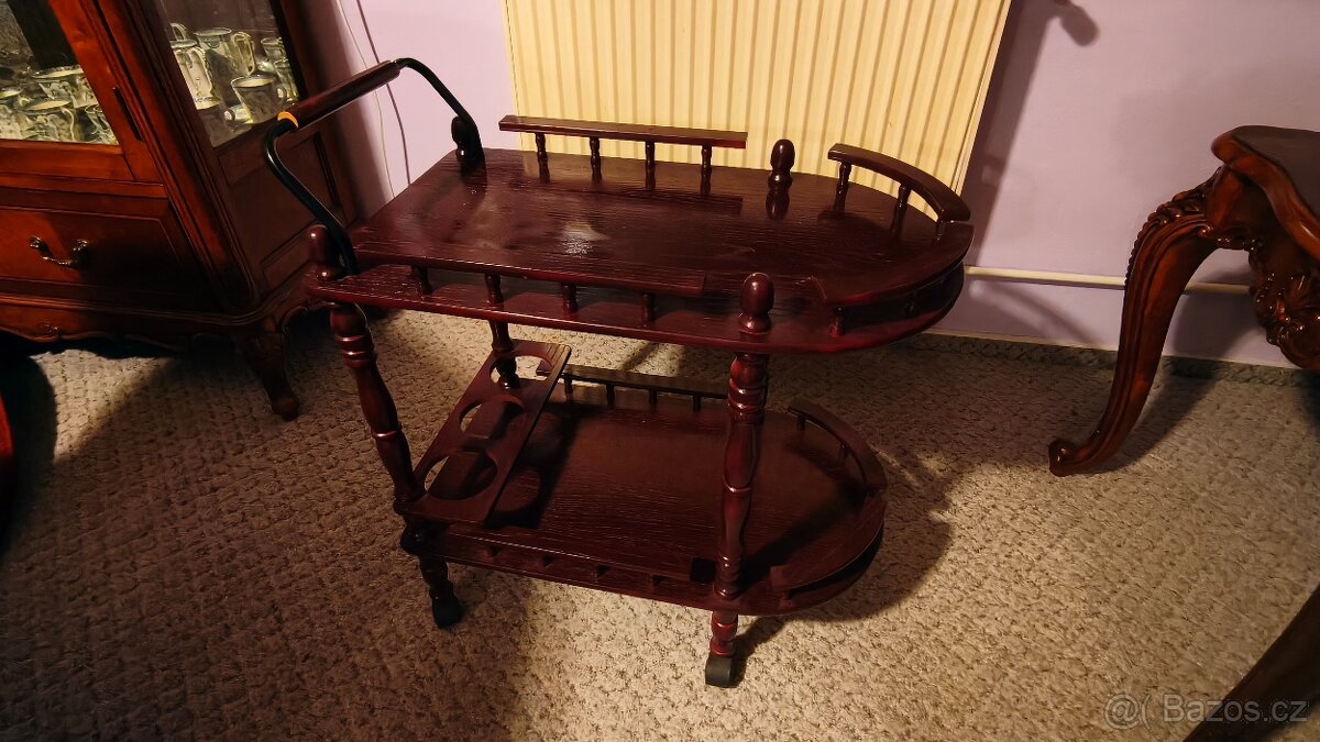 Servírovací stolek