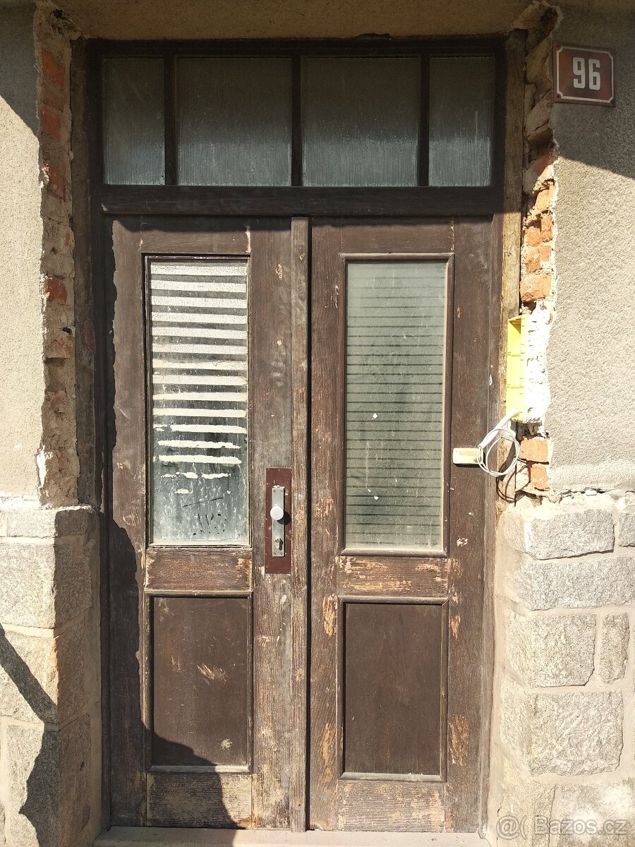 vchodové dveře masiv