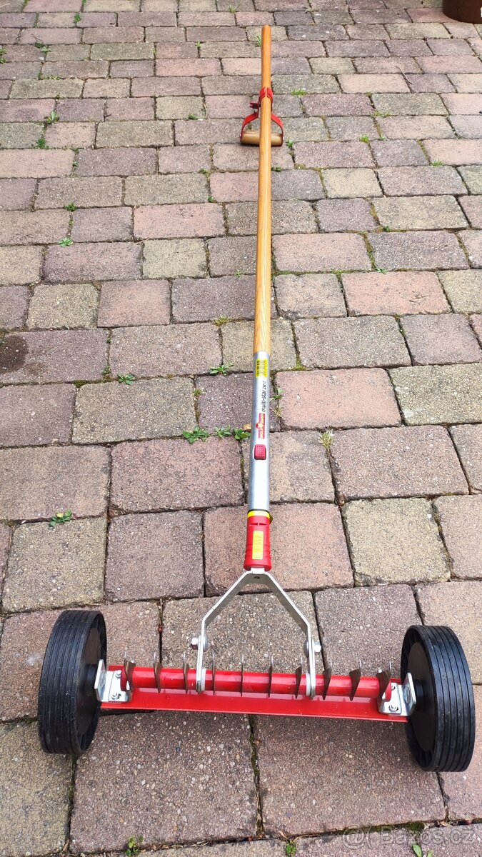 Vertikutační hrábě