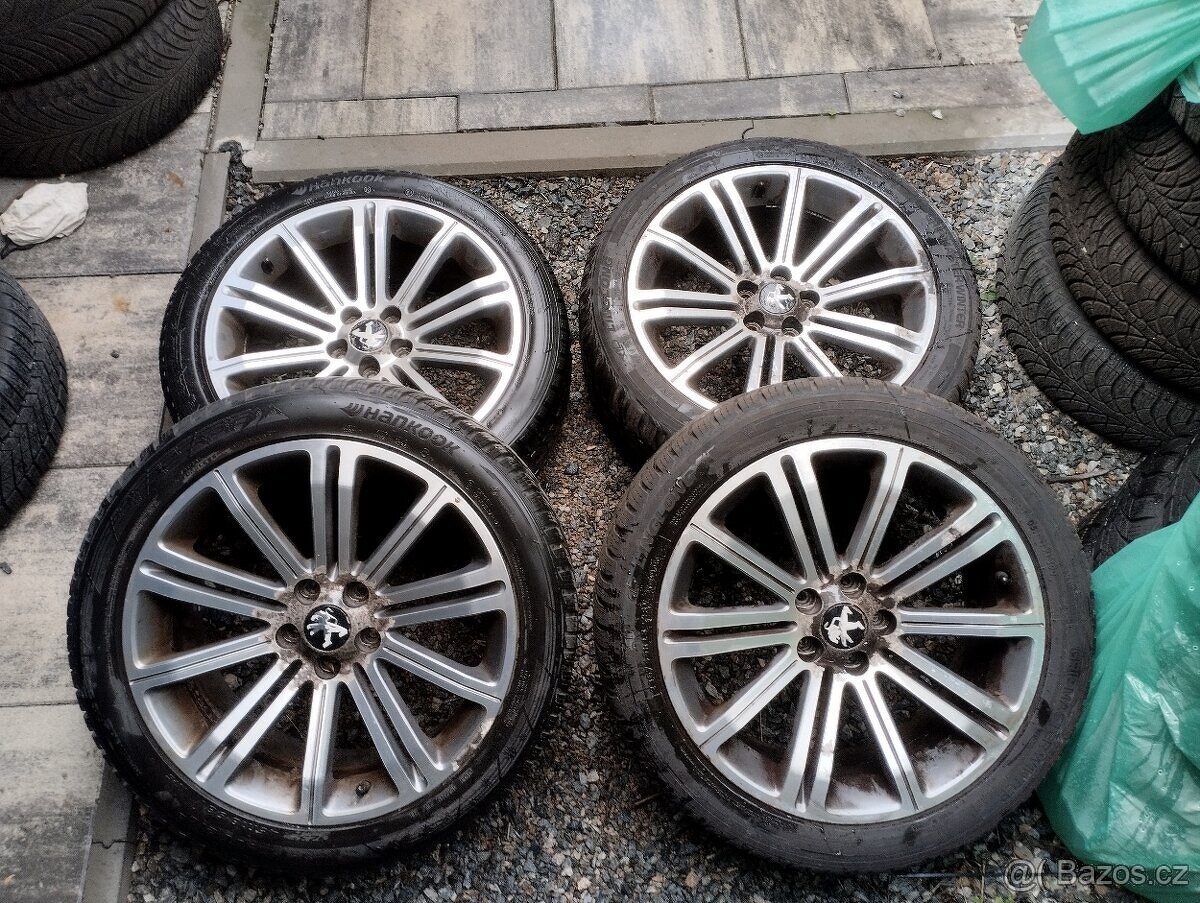 Peugeot litá kola zimní pneu 235/45R18