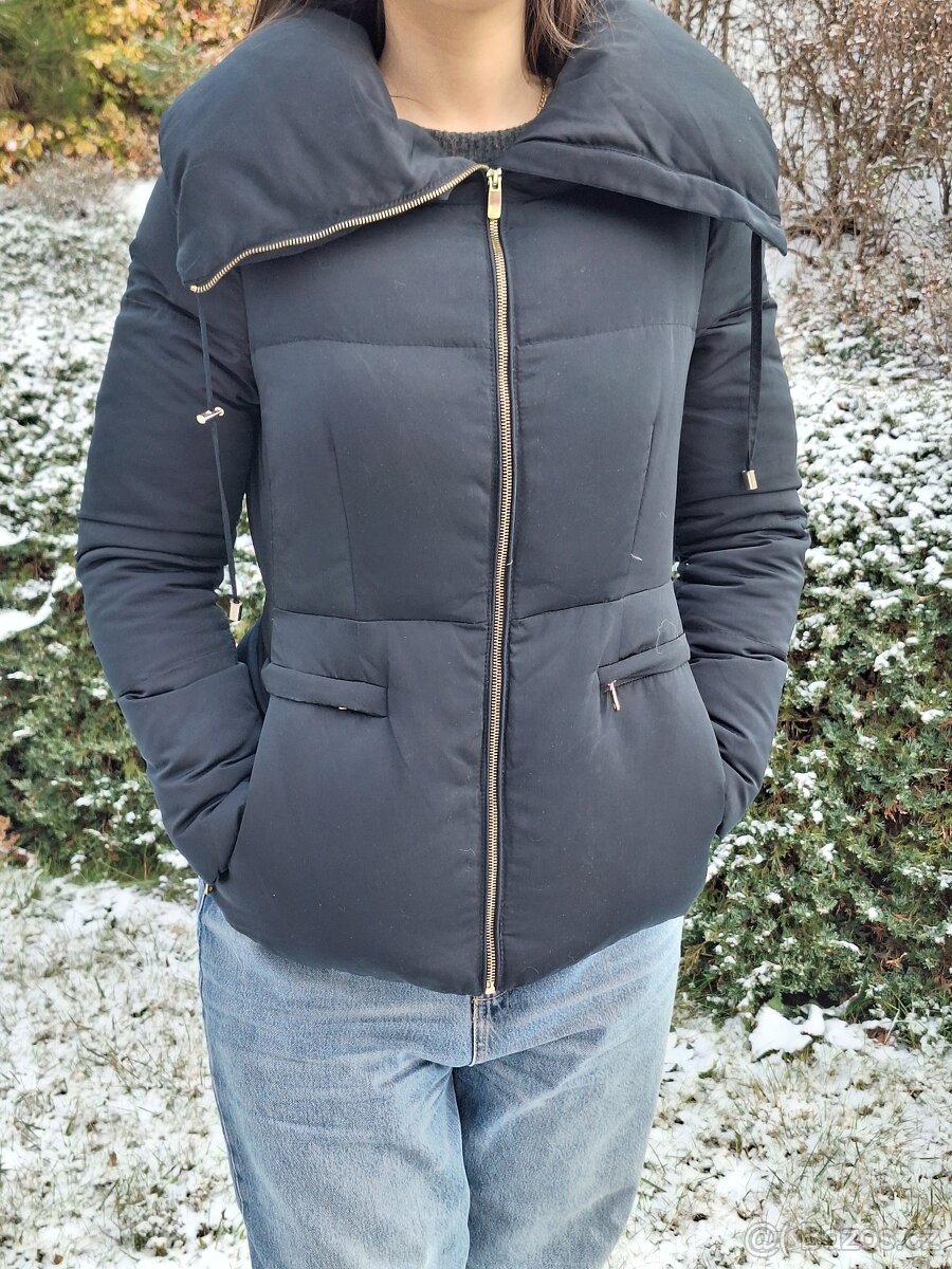 KRÁSNÁ PÉŘOVÁ BUNDA - ZARA