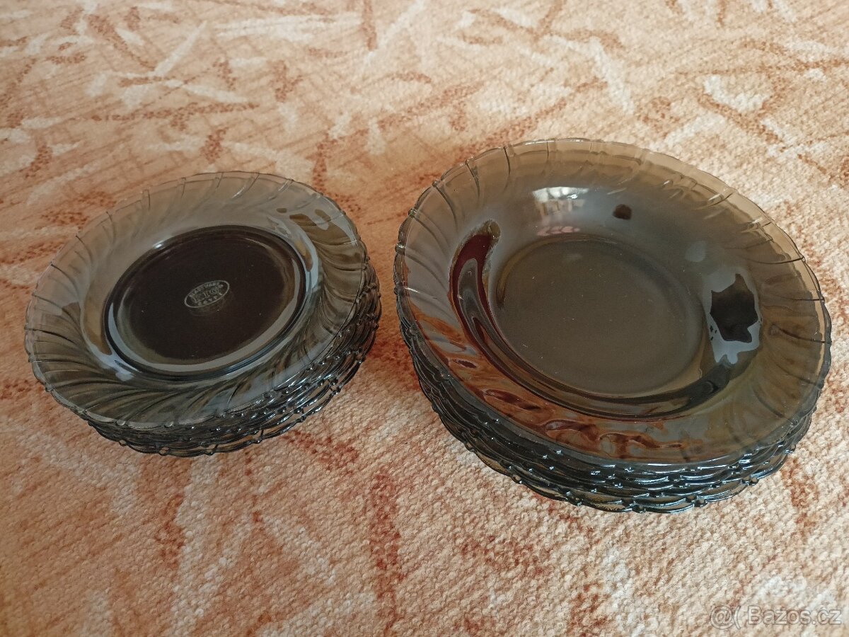 Sada talířů - kouřové sklo