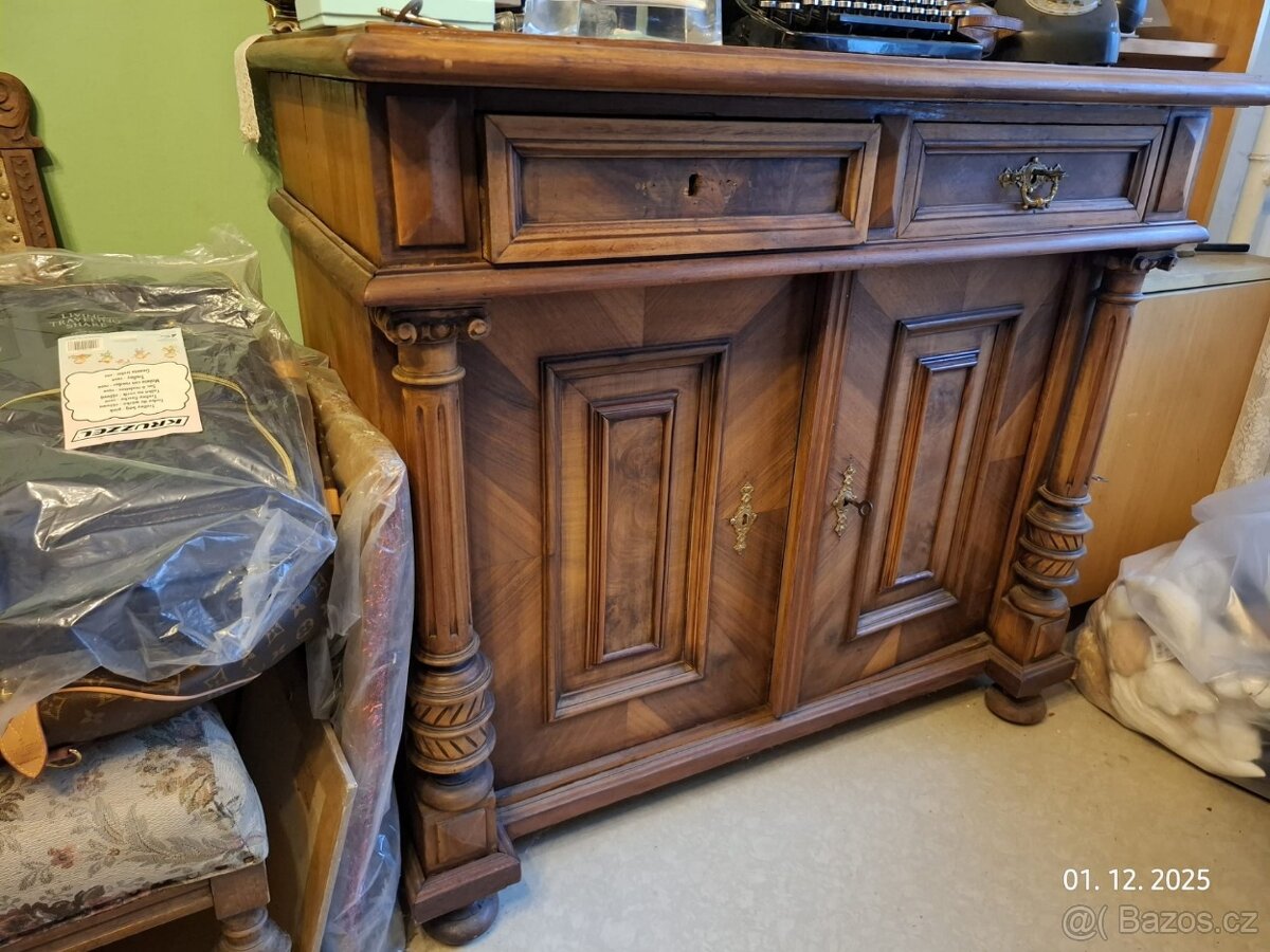 Starožitná komoda