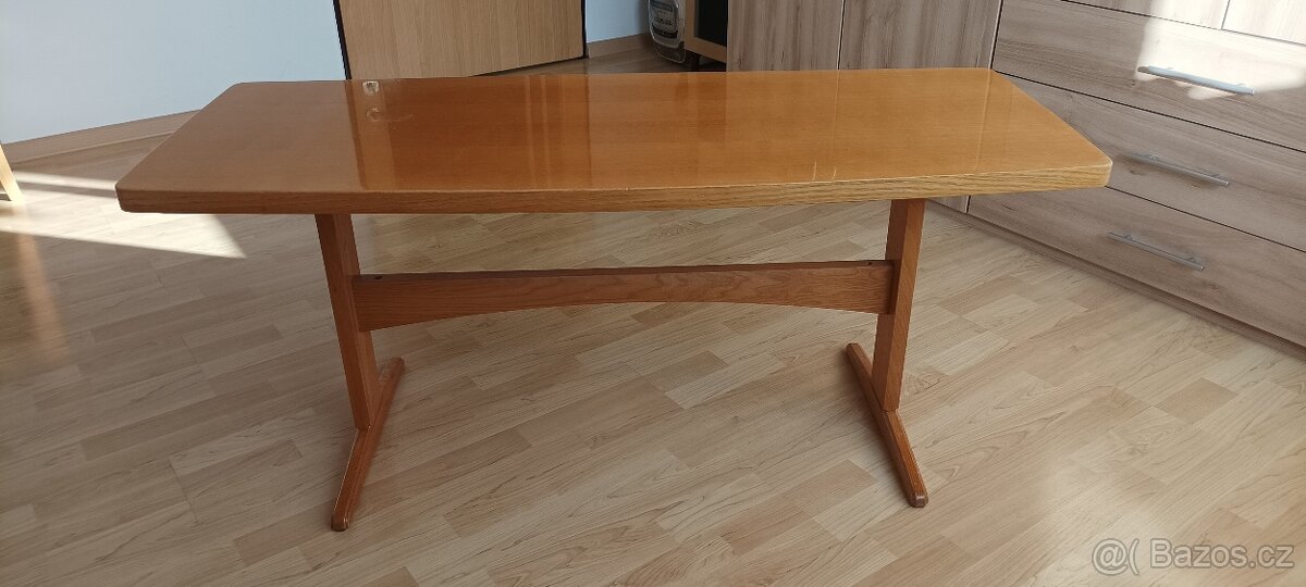 Konferenční stolek