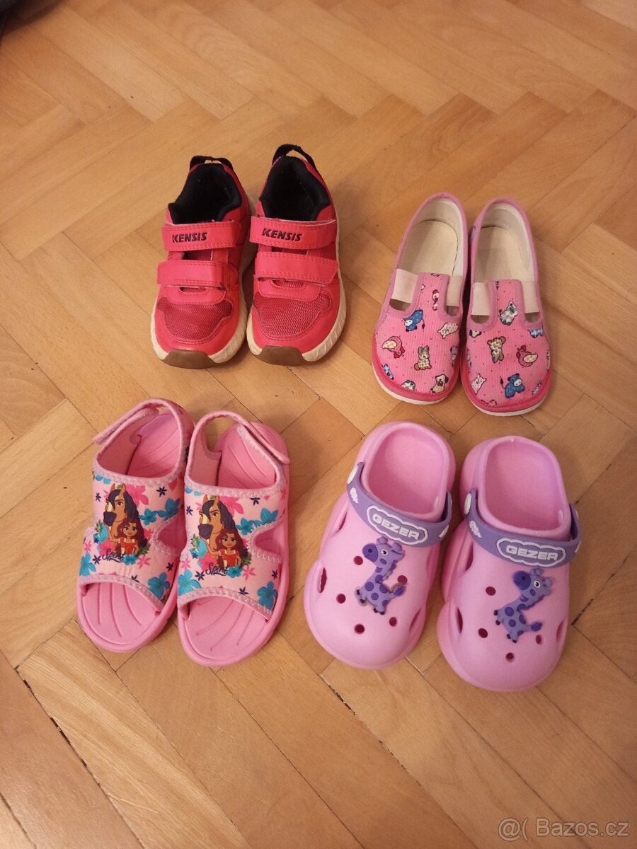 Boty dívčí velikost 26