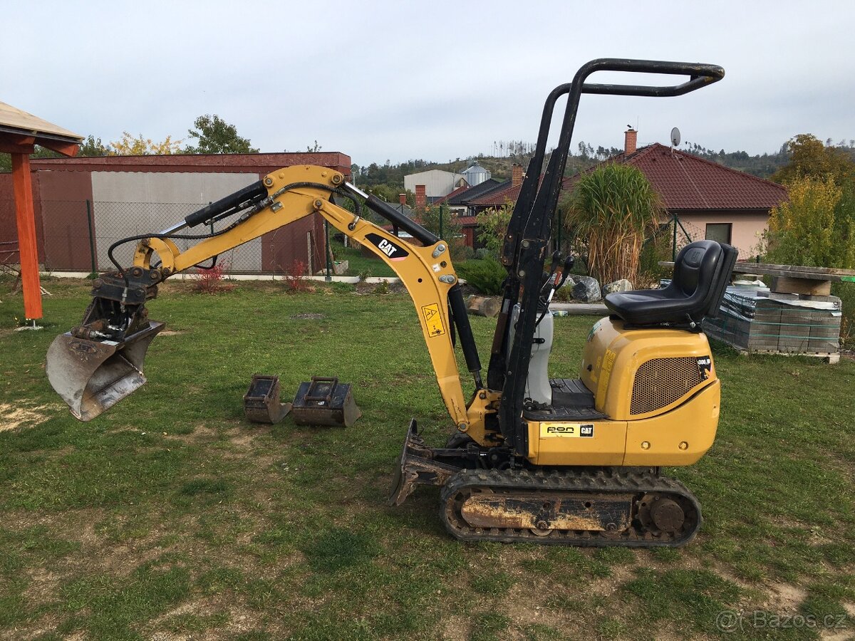 Minibagr CAT 300-9D