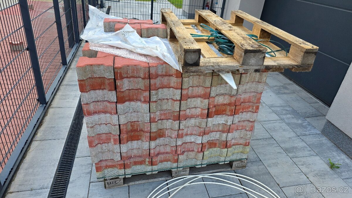 Červená zámková dlažba 8cm/11,5 m2