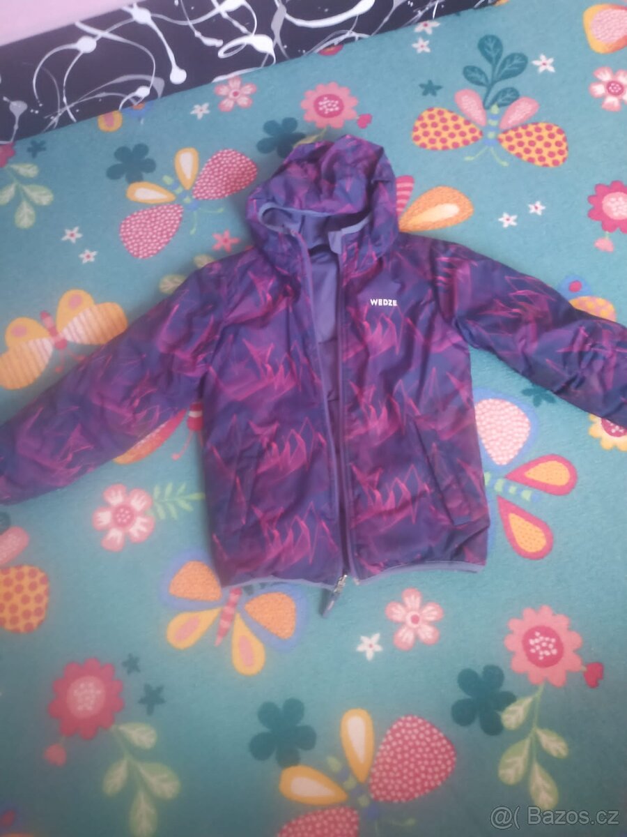 Dívčí zimní bunda WEDZE, fialovo-růžová, vel. 134 za 450