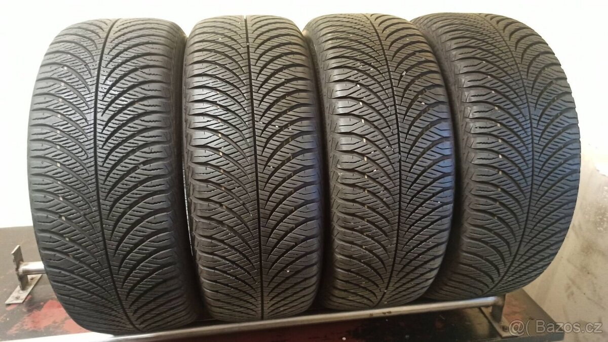 Goodyear 215/55 R17 94V 2x6,5mm; 2x5,5mm