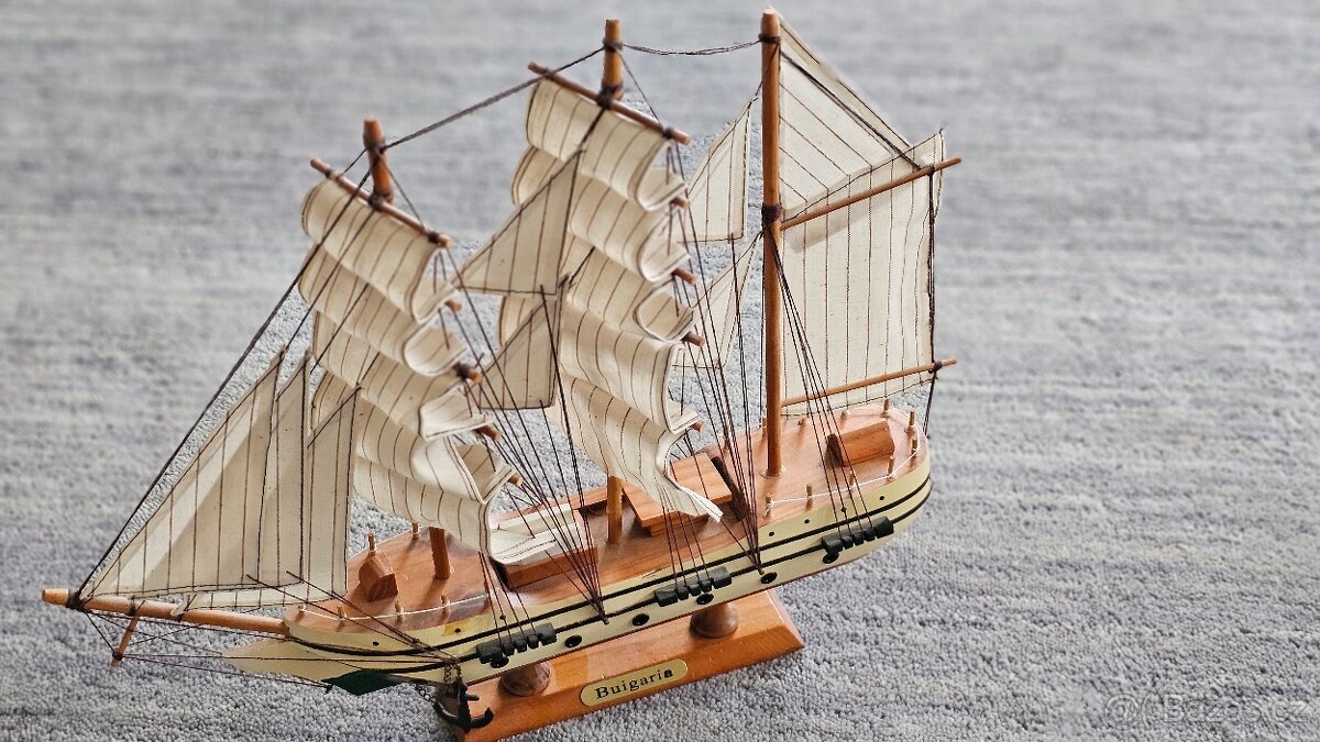 Model lodi dřevěný