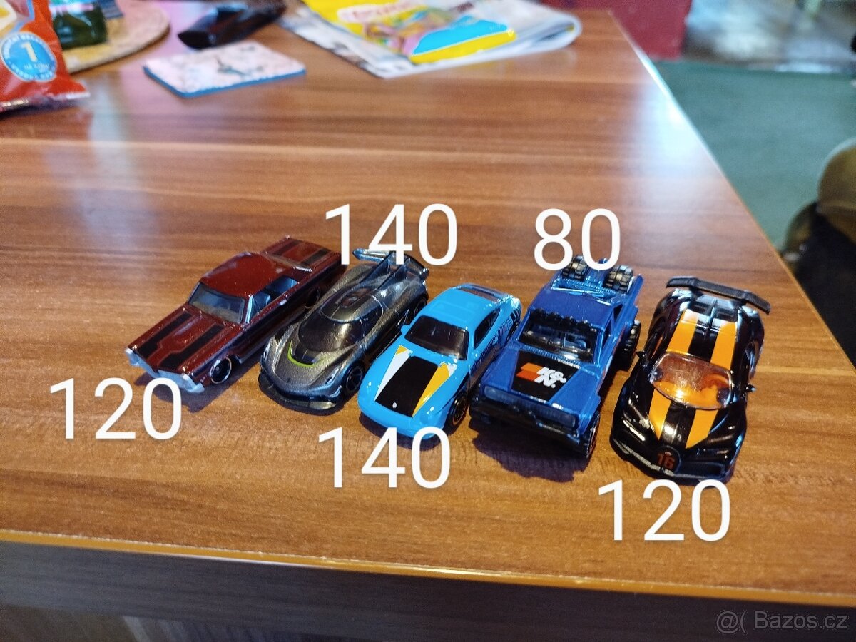 Hotwheels autíčka.