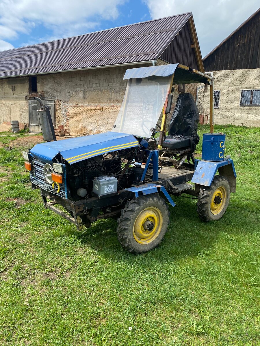 Traktůrek 4x4