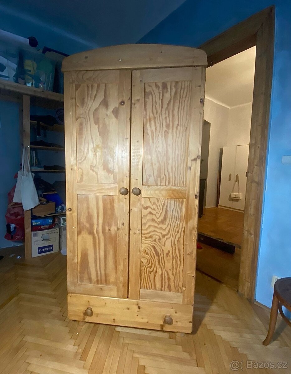 Skříň dětská šatní masiv
