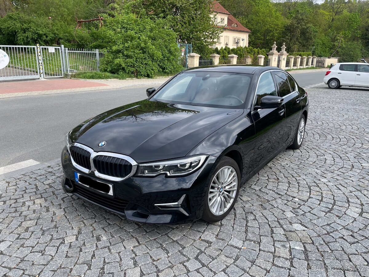 BMW 320i (2021) – perfektní stav luxery line
