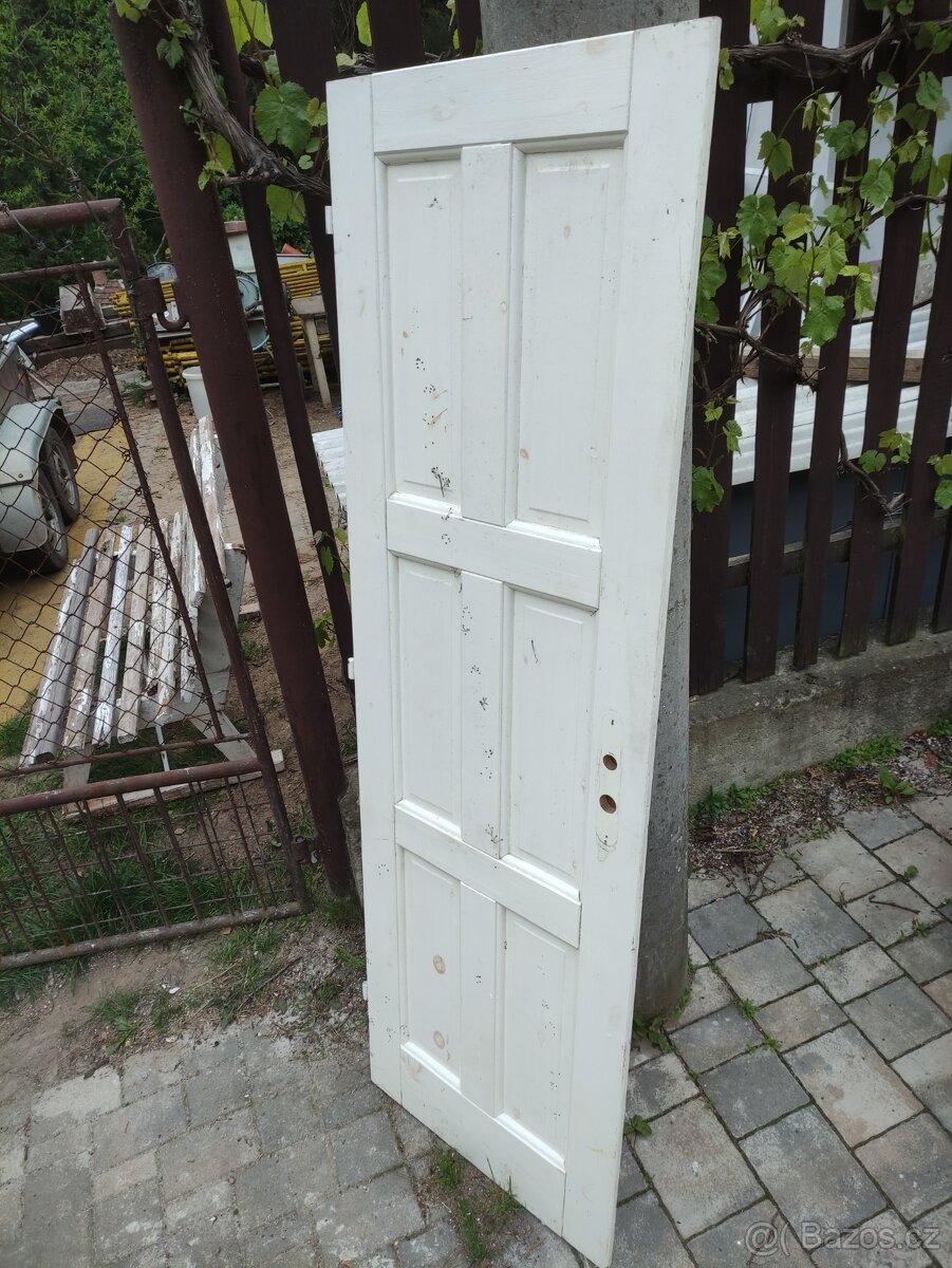 Dřevěné dveře masiv 60L