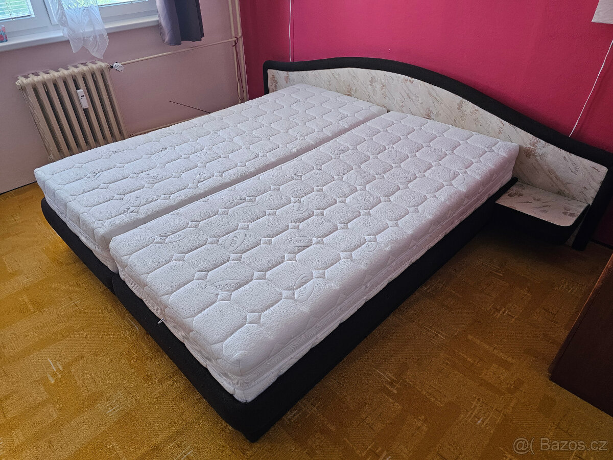 Manželská postel s úložným prostorem