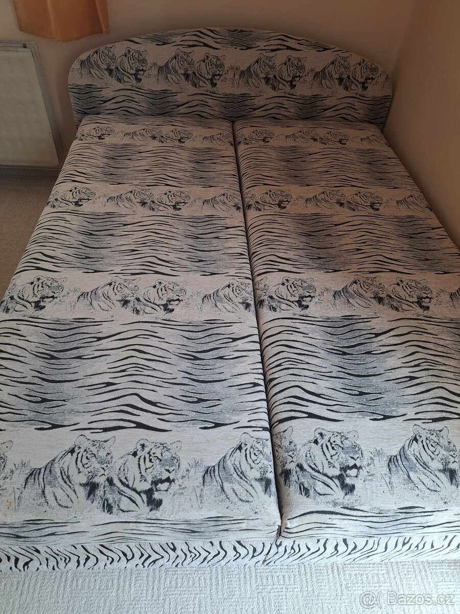 Čalouněná postel