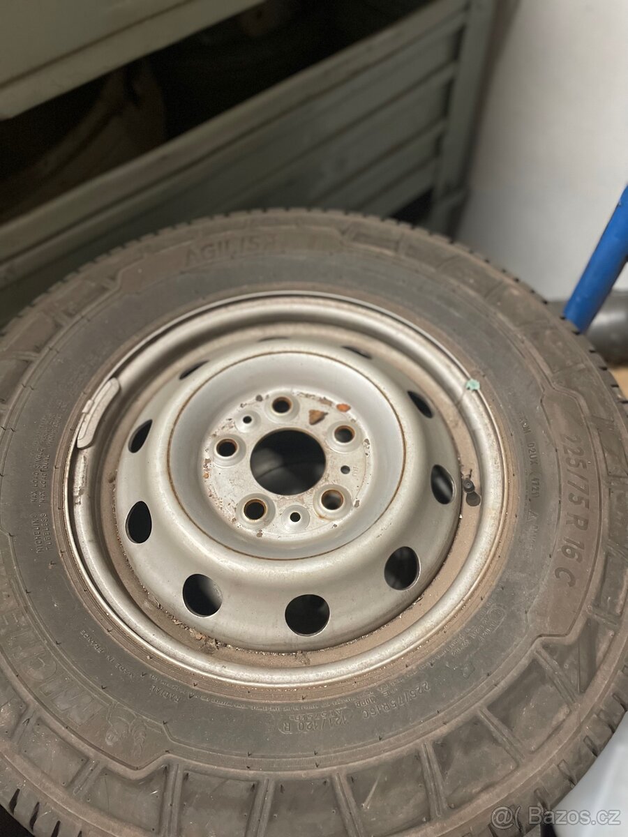 Prodam 4ks pouzite plechove disky včetně pneu  225/75 R16 C