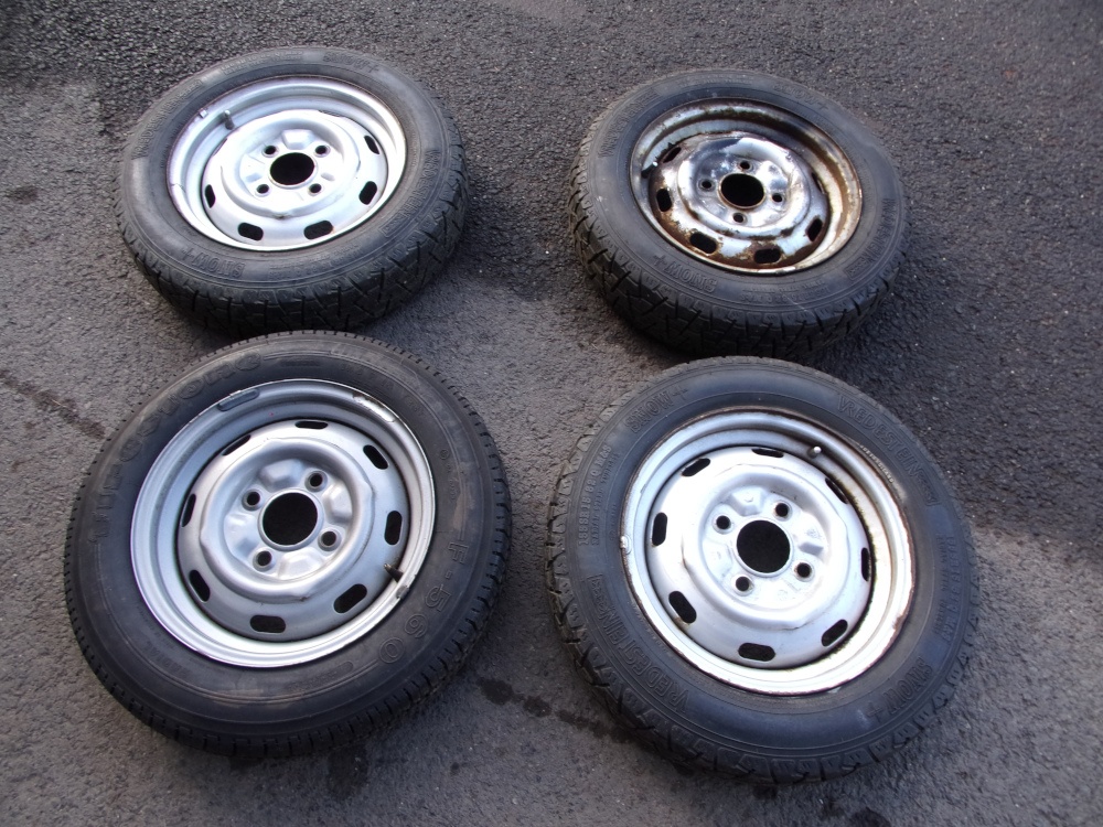 Kola VW Brouk 4x15 ET34 4x130x79 + pneu 155/15 82Q