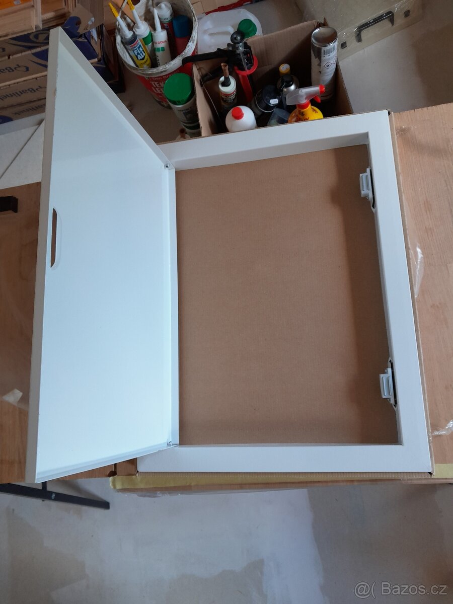 Revizní dvířka kovová s úchytem 300x400