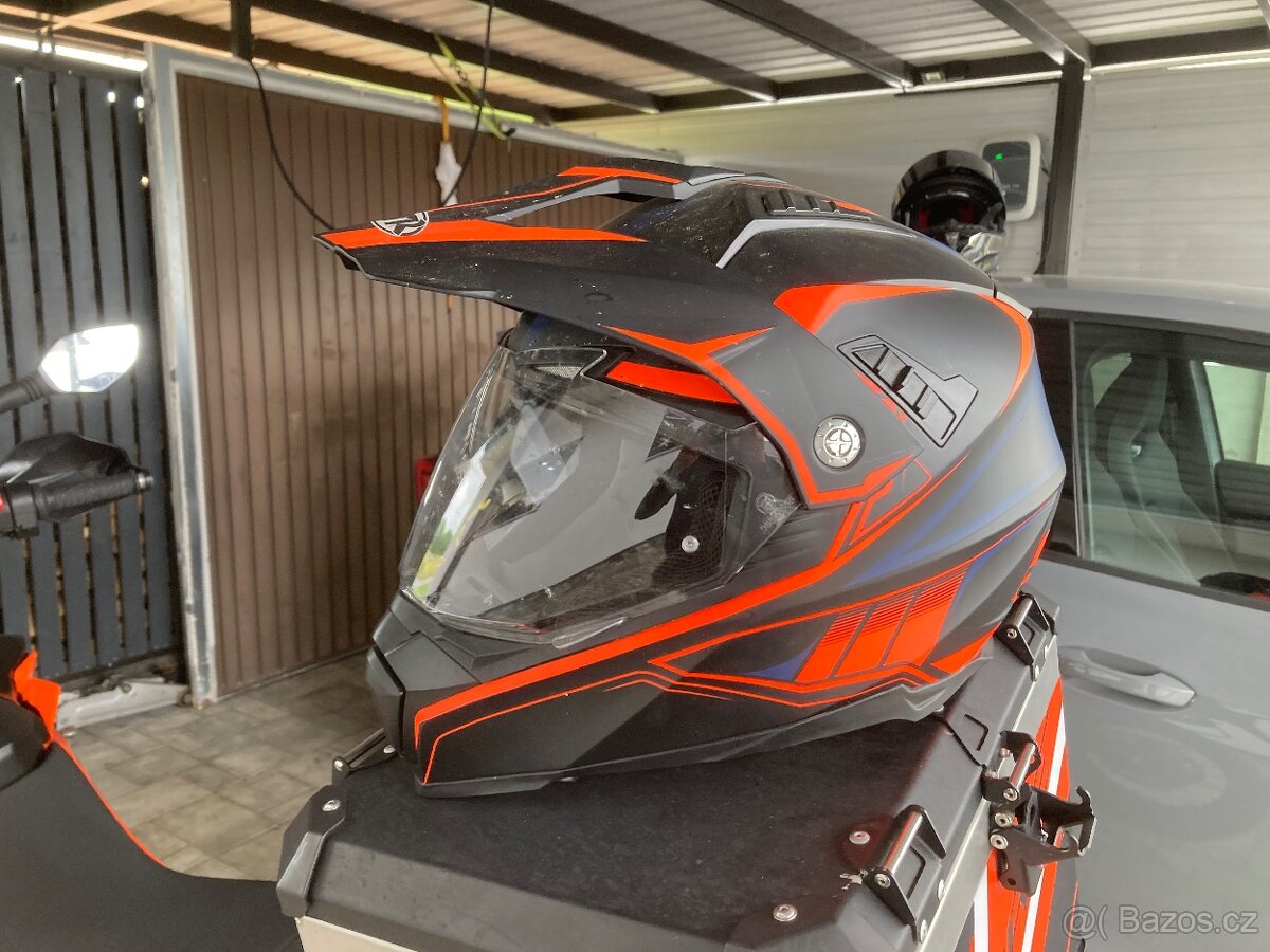Enduro helma velikost M.