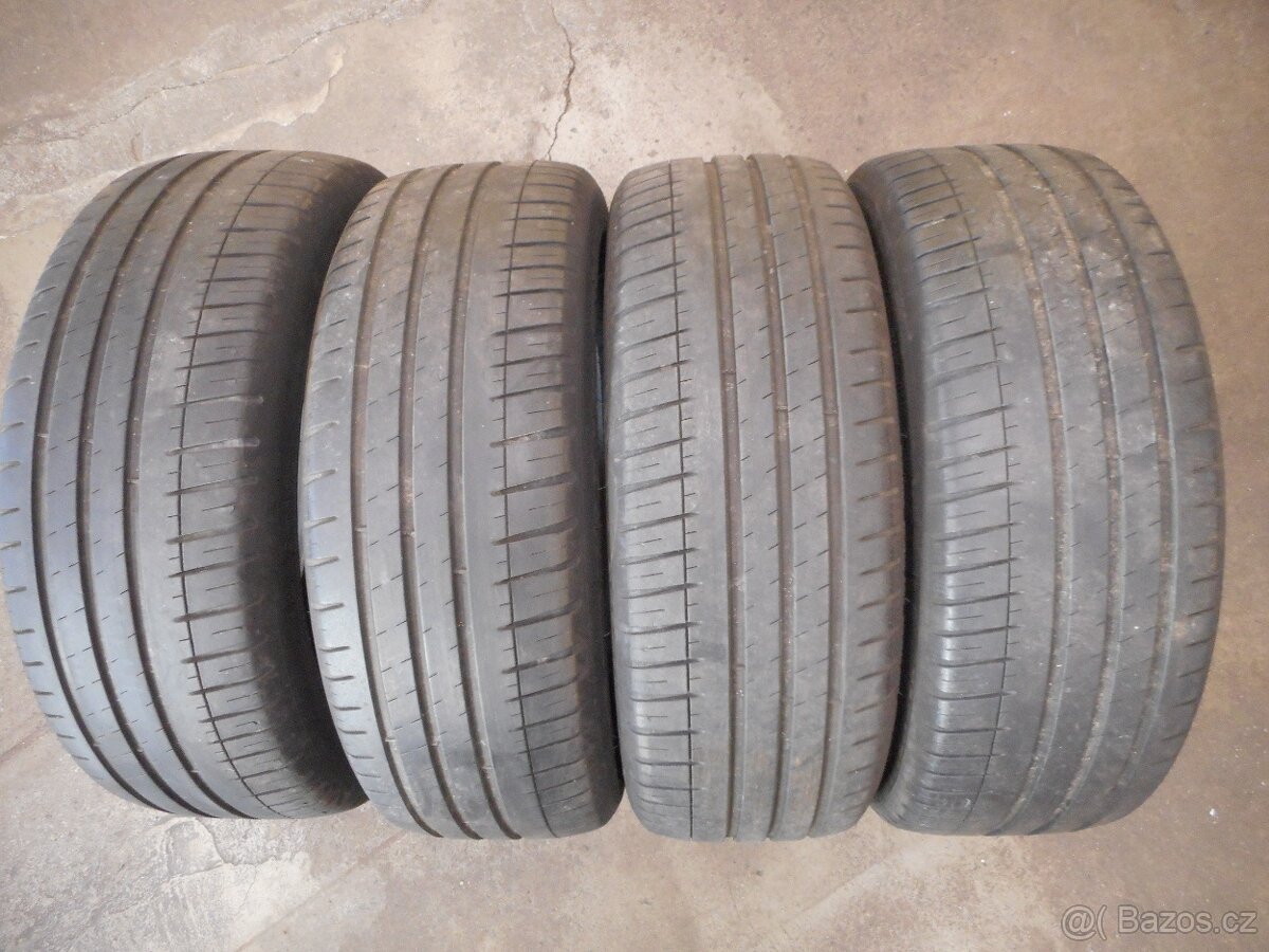 215/45R18