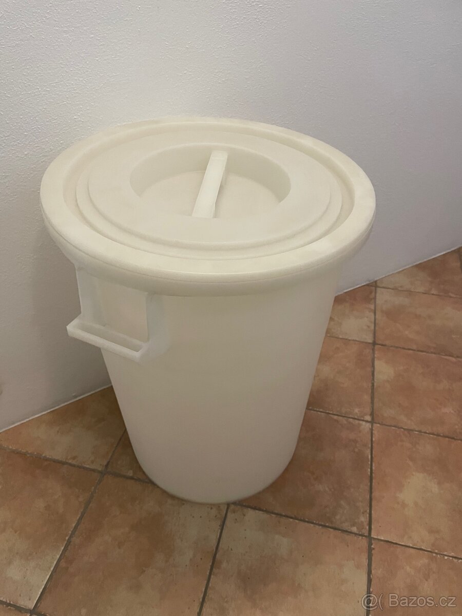 Silikonové potravinářské nádoby
