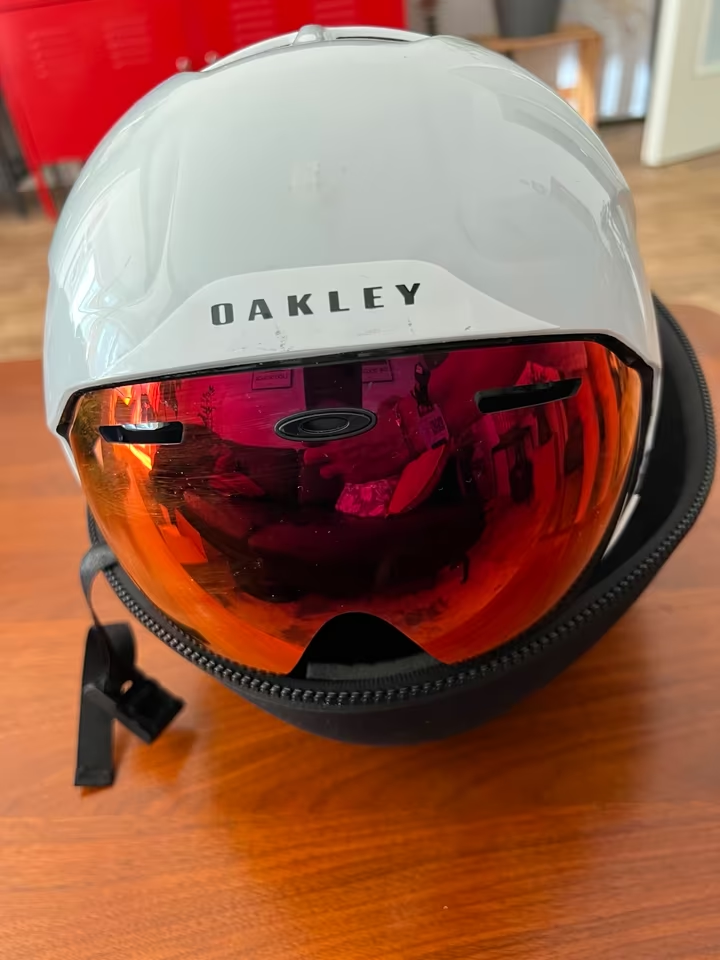 Oakley ARO7 časovkářská,triatlonová helma velikost M