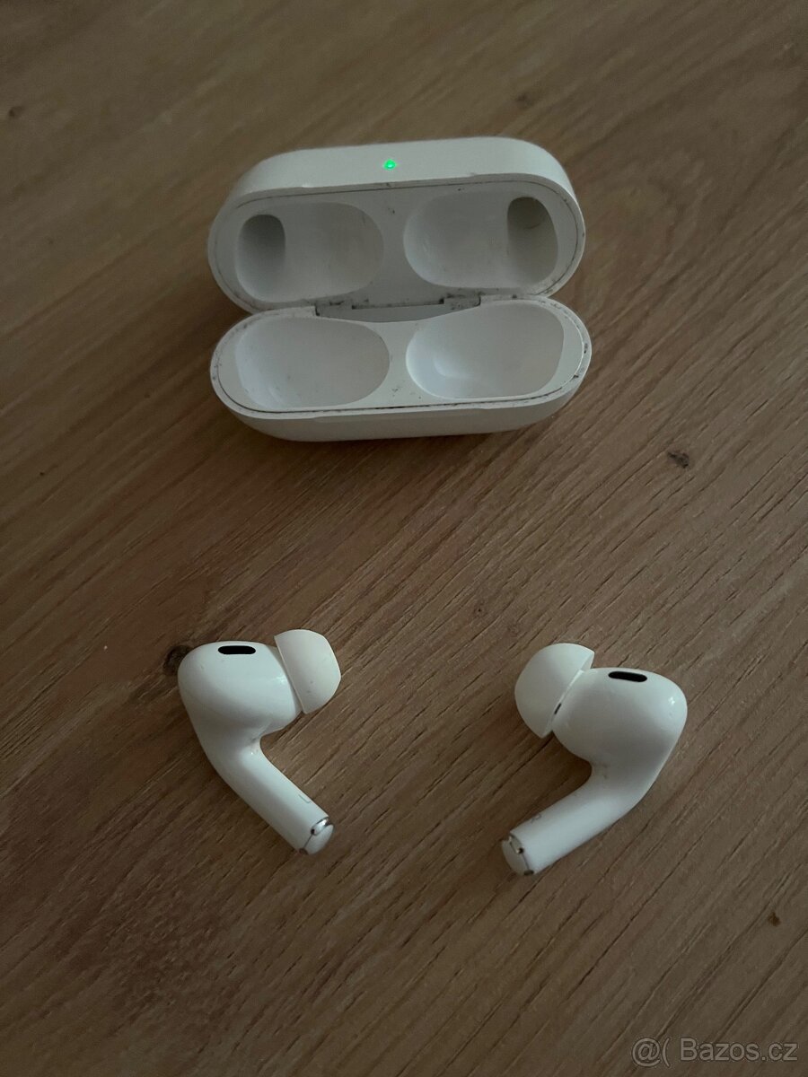 Apple AirPods Pro (2. generace) s MagSafe pouzdrem (USB-C)