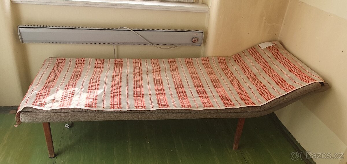 Stará pohovka - jednolůžko