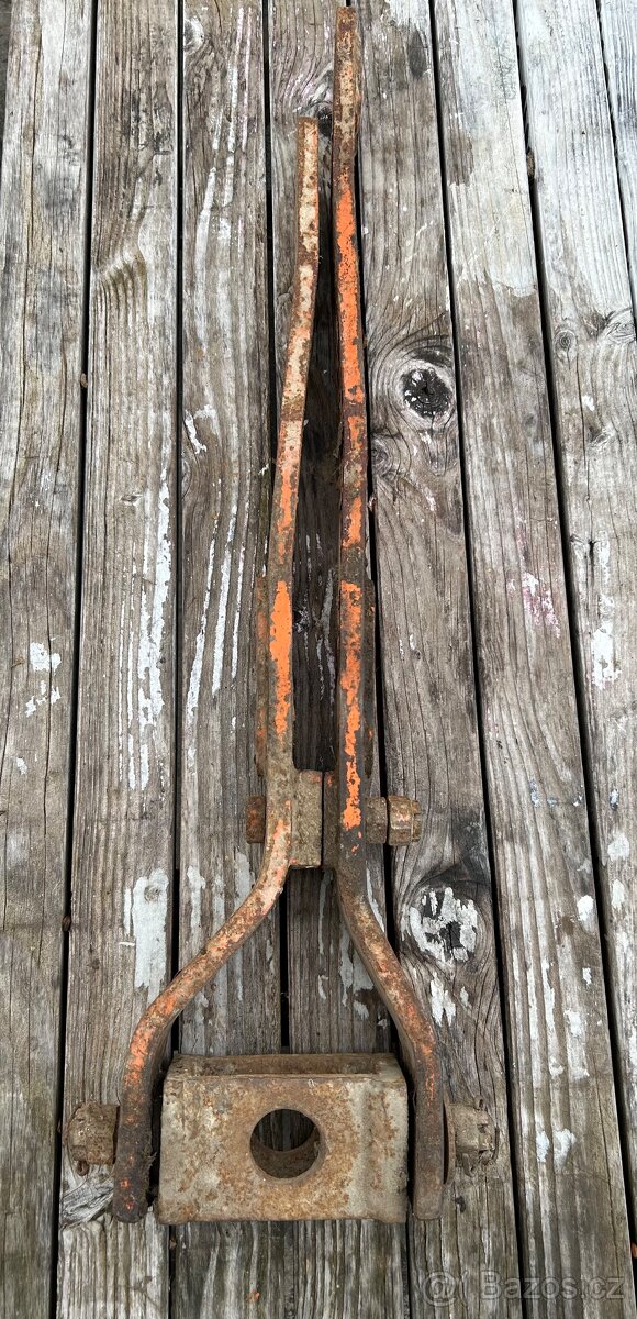 Spodní nakladačový závěs Zetor