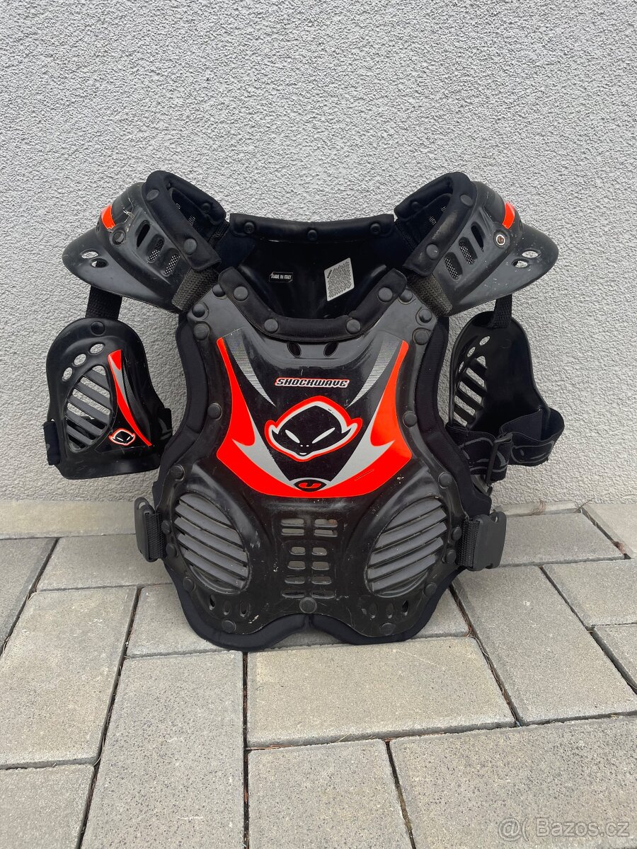 Dětský hrudní chránič UFO