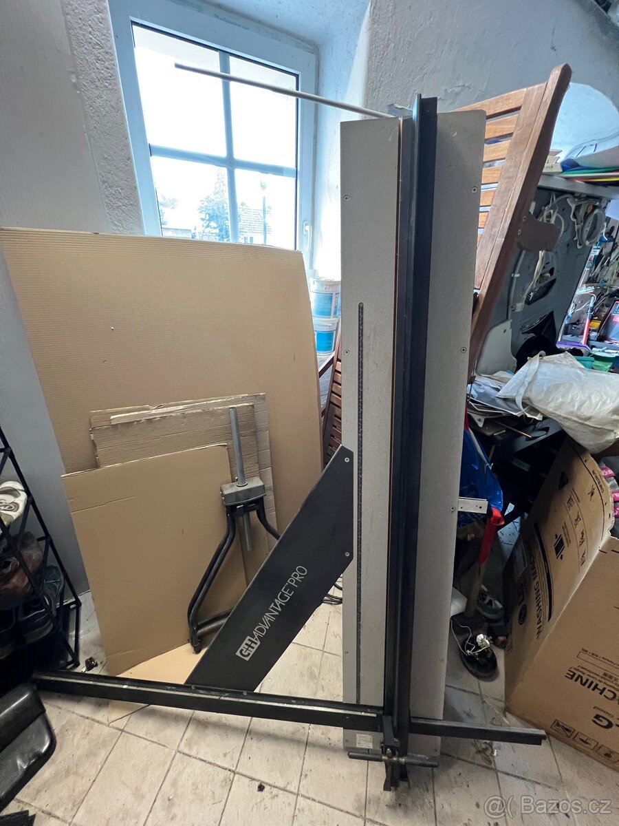 Řezačka C&H Advantage Pro G60 na pasparty a další materiály.