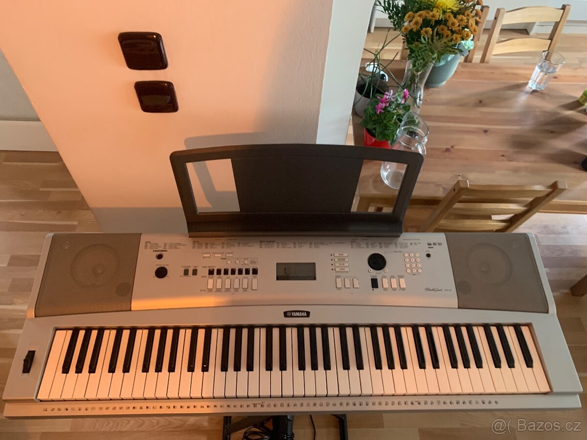 Klávesy Yamaha Portable Grand DGX-230