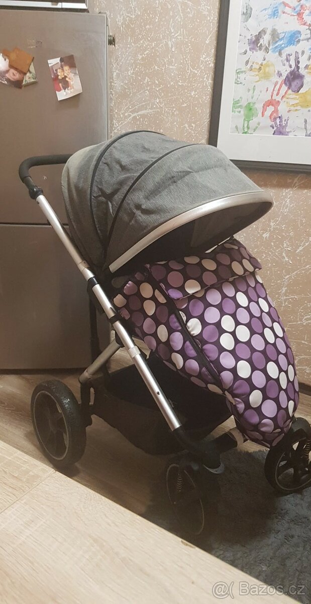 Sportovní kočárek s nanožníkem