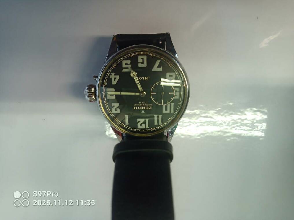 krásné hodinky zenith pilot 20