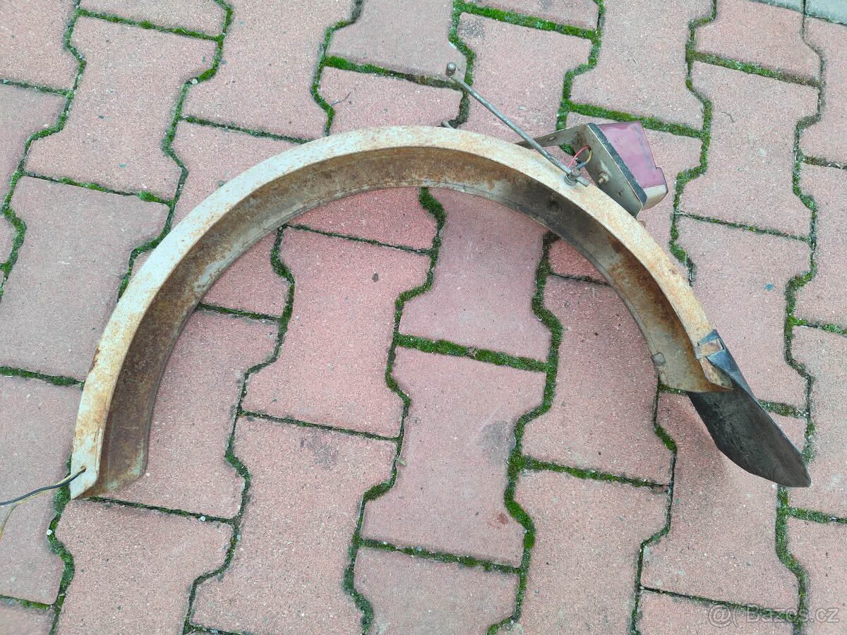 Babetta 207-zadní blatník se světlem