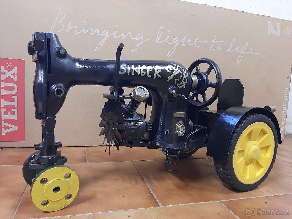 Traktor Singer model z kovu