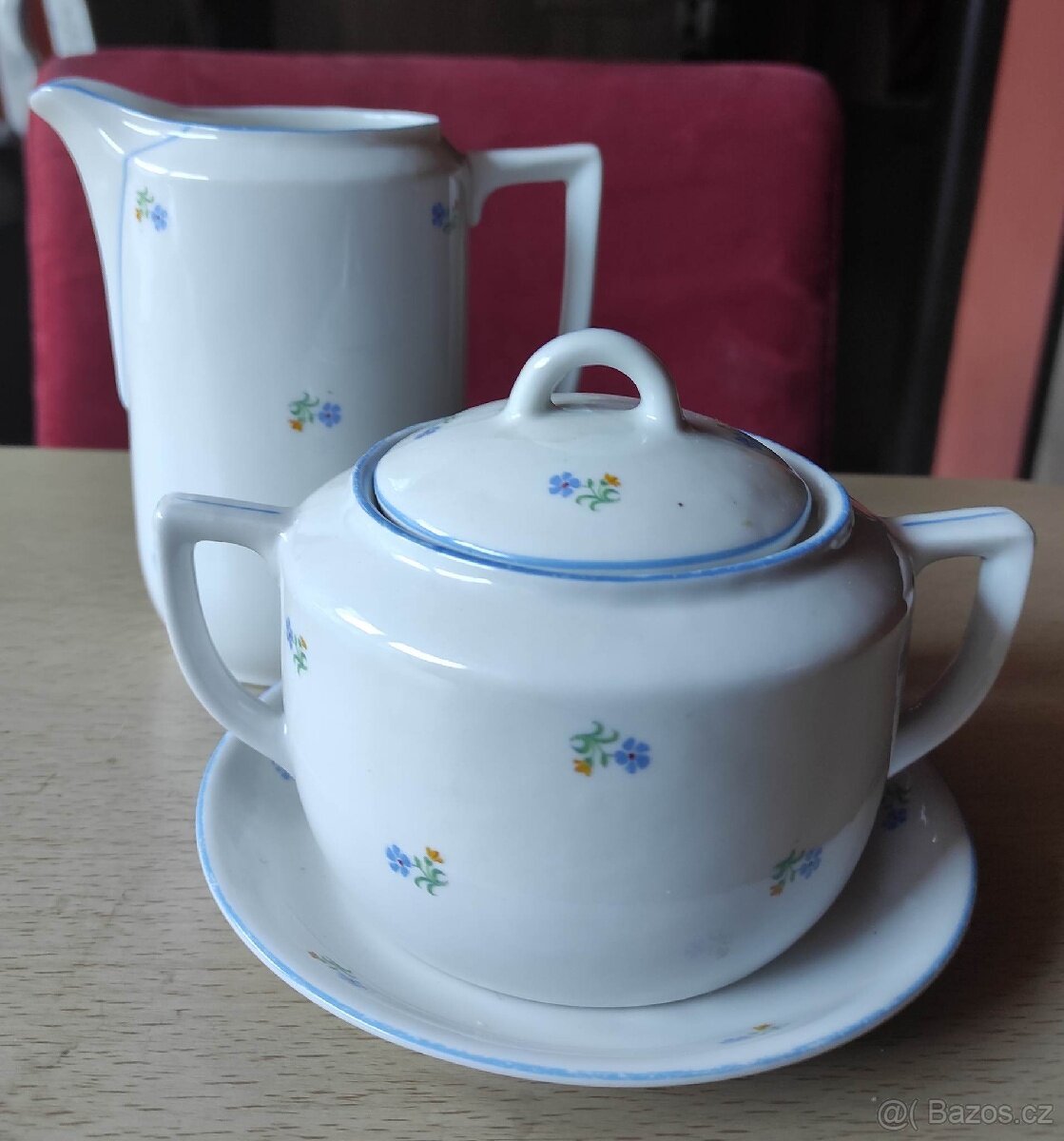Porcelánová cukřenka s mlékovkou