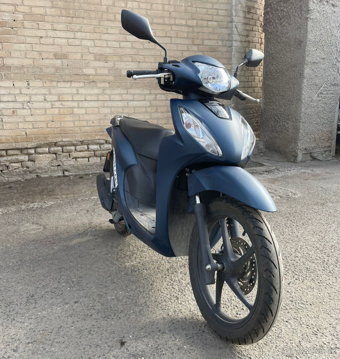 Pronájem skútr Honda Vision