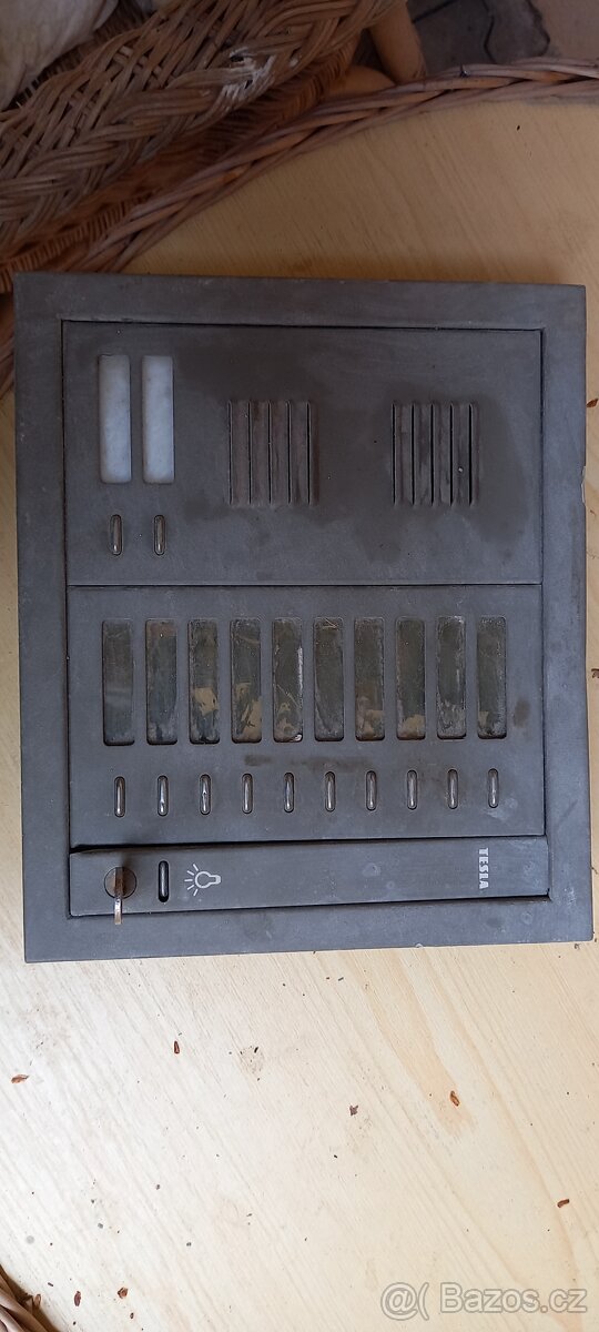 Panel k domovním zvonkům