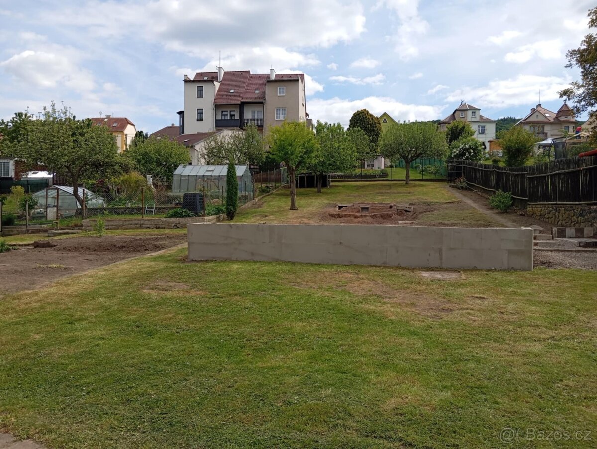 ZAHRADA S GARÁŽÍ TRMICE U ÚSTÍ NAD LABEM