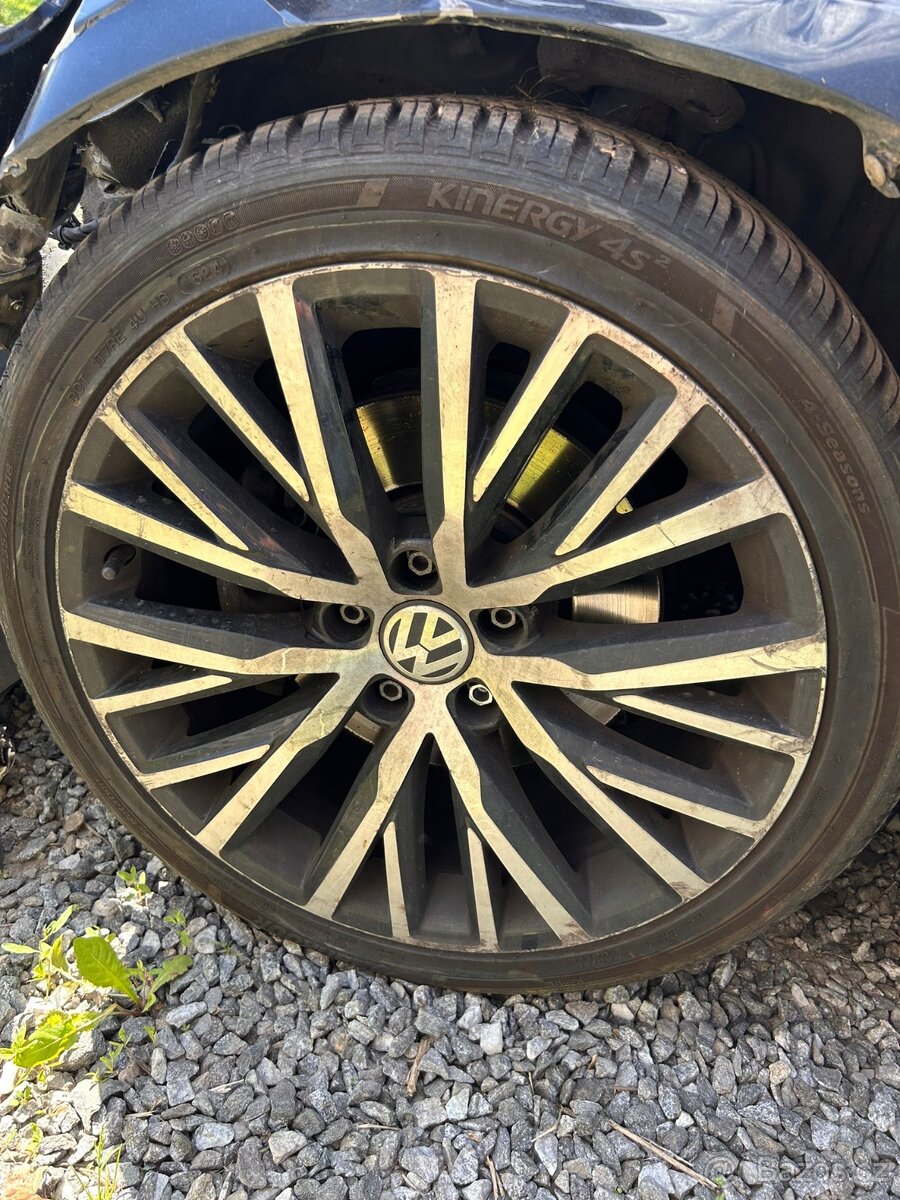 Alukola VW 18 235/40/ZR18 celoroční