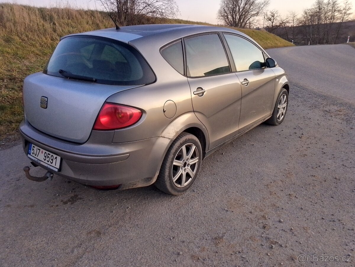 Prodám přední nárazník a zadní světla Seat Toledo