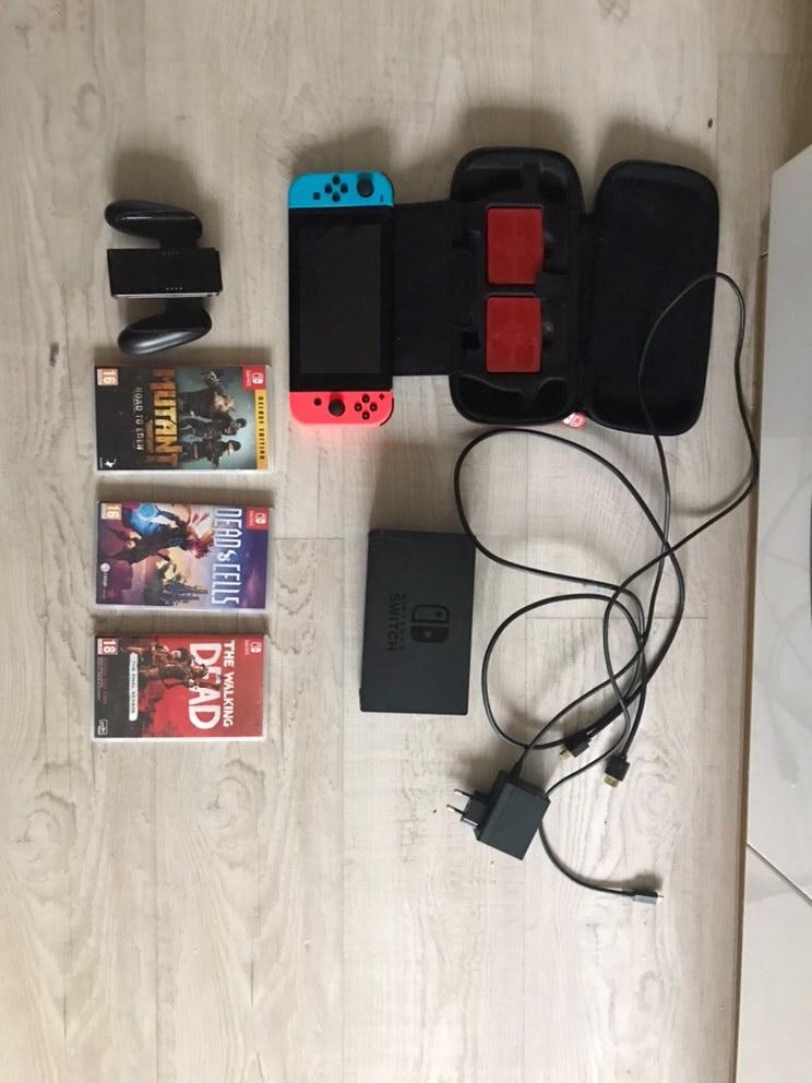 Nintendo switch + hry a obal