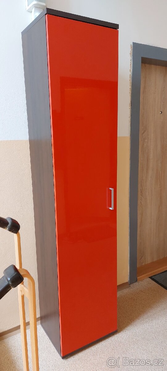 Skříň
