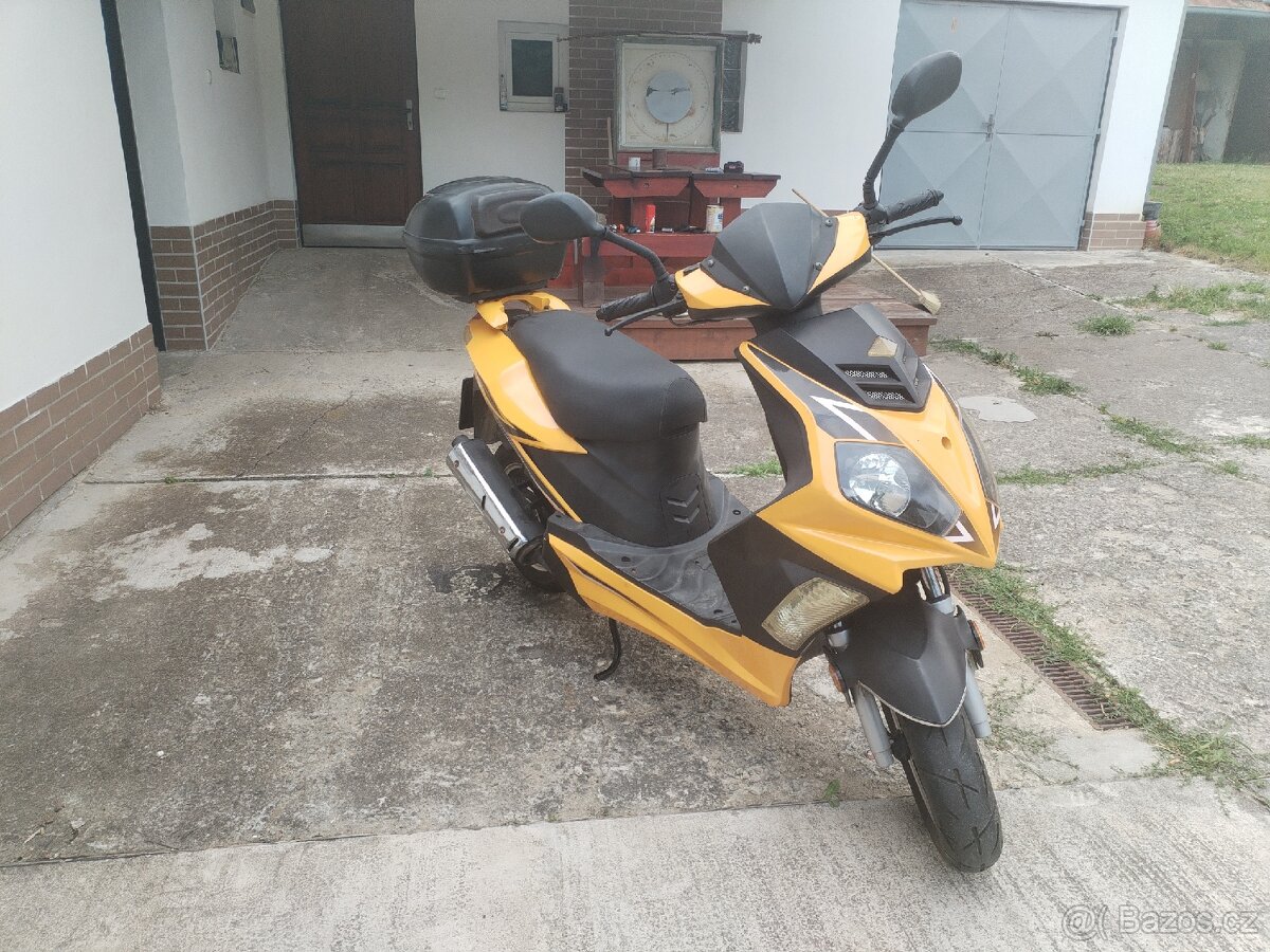 Skutr Rhon LH50QT
