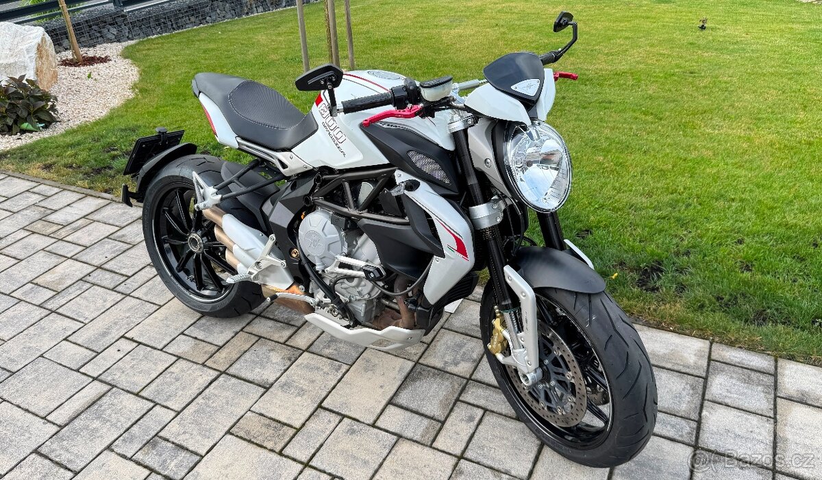MV Agusta Dragster 800,rok 2014,nové pneu,mnoho doplňků,TOP